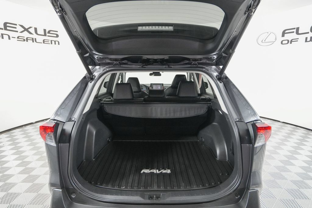 Used 2022 Toyota RAV4 XLE Premium AWD/4WD image 21