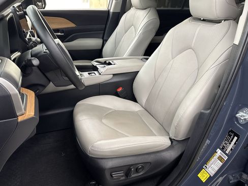 Used 2024 Toyota Grand Highlander AWD image 25