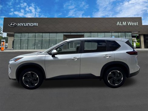 Used 2025 Nissan Rogue SV FWD image 8
