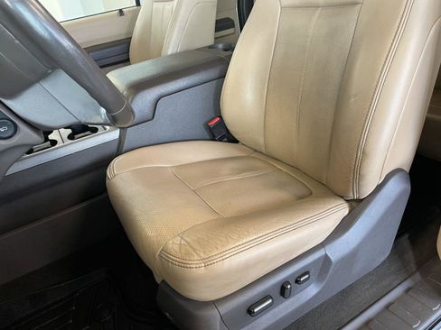 Used 2016 Ford F250 Lariat w/ Chrome Package image 19