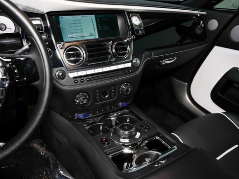 Used 2017 Rolls-Royce Wraith RWD image 40