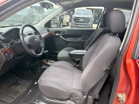 Used 2005 Ford Focus ZX3 Hatchback FWD image 12