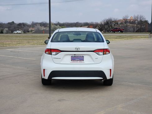 Used 2020 Toyota Corolla LE image 8