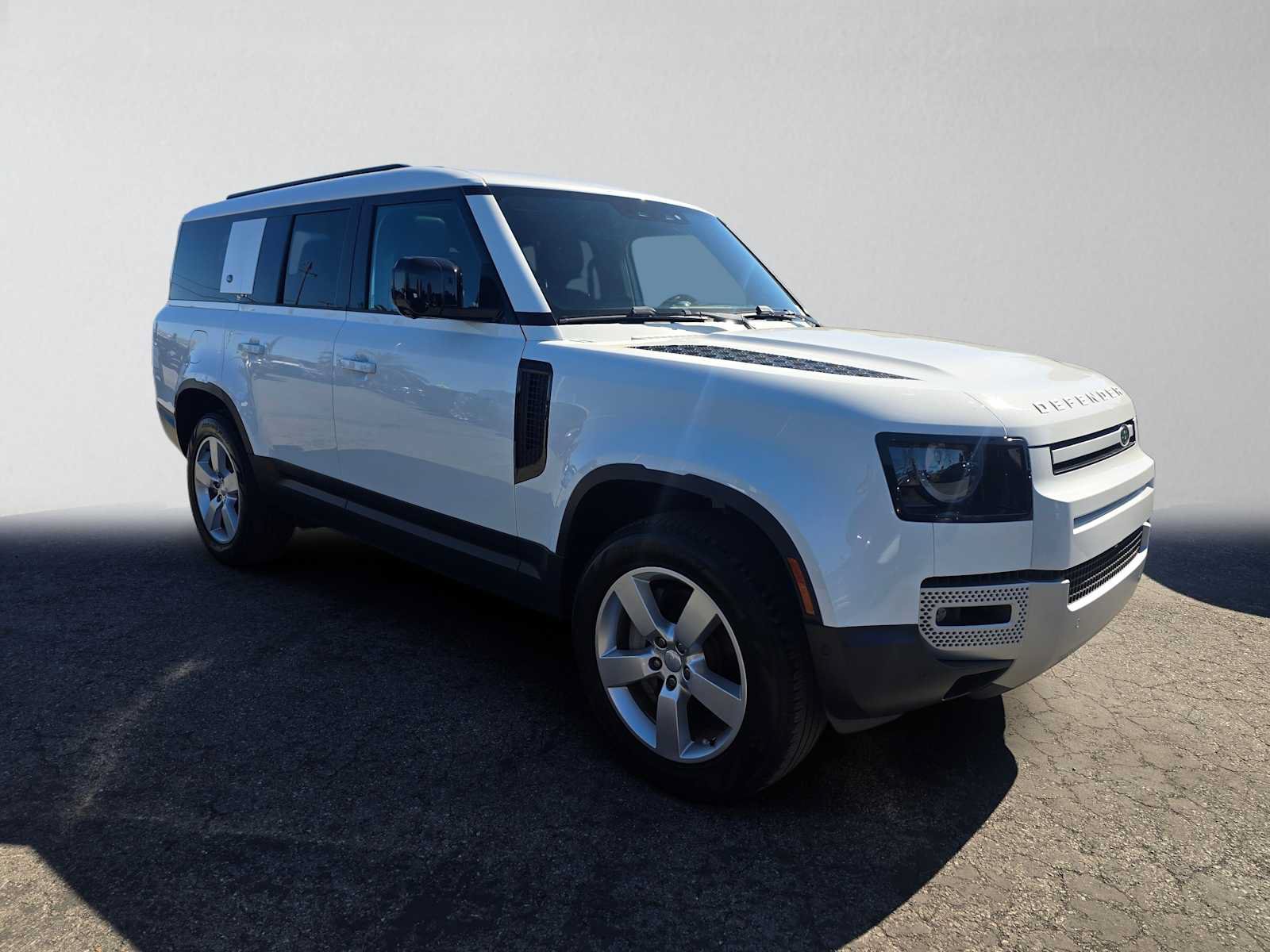 Used 2023 Land Rover Defender 130 SE AWD/4WD image 7