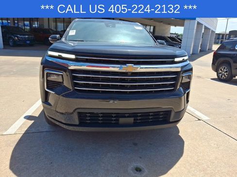 Used 2025 Chevrolet Traverse LT FWD image 5