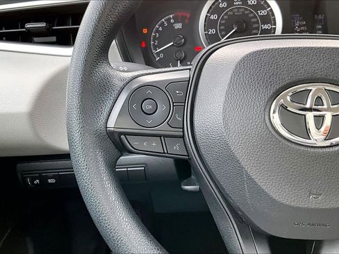 Used 2022 Toyota Corolla LE image 23