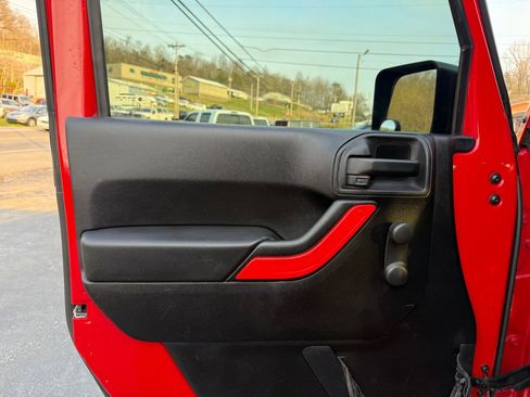 Used 2012 Jeep Wrangler Unlimited Sport image 66