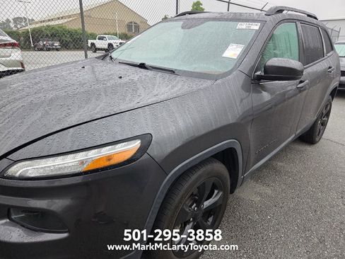 Used 2017 Jeep Cherokee Limited FWD image 4