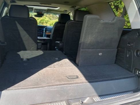 Used 2019 Cadillac Escalade Luxury AWD/4WD image 25