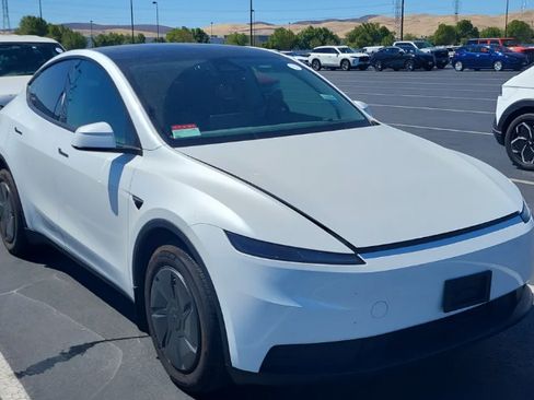 Used 2026 Tesla Model Y AWD image 2