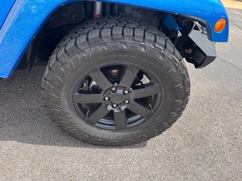 Used 2014 Jeep Wrangler Unlimited Sahara AWD/4WD image 19