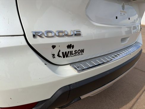 Used 2018 Nissan Rogue SV image 15