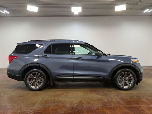 Used 2021 Ford Explorer XLT w/ Equipment Group 202A AWD/4WD image 23