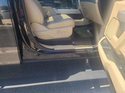 Used 2017 Ford F250 Lariat w/ Lariat Value Package AWD/4WD image 41