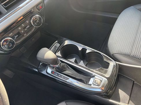 Used 2025 Chevrolet Trax LT FWD image 39