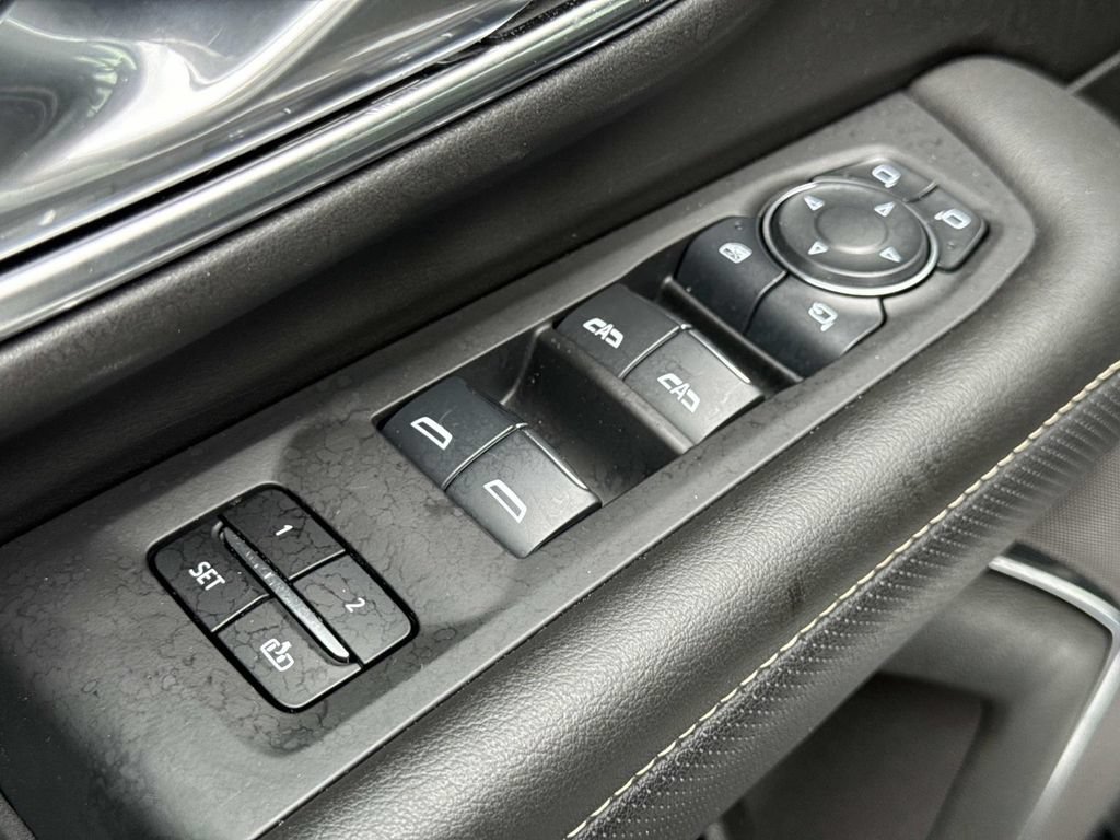 Used 2024 Chevrolet Tahoe Premier AWD/4WD image 33