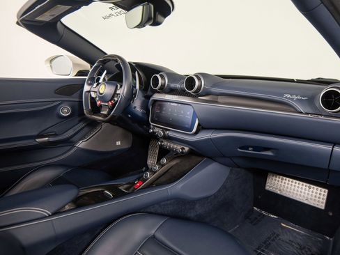 Certified 2020 Ferrari Portofino RWD image 33