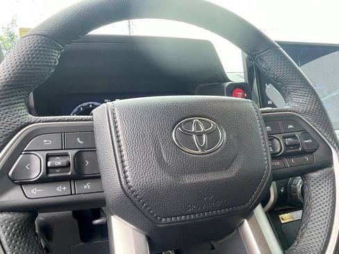Used 2025 Toyota Tacoma TRD Sport w/ TRD Sport Premium Package AWD/4WD image 13