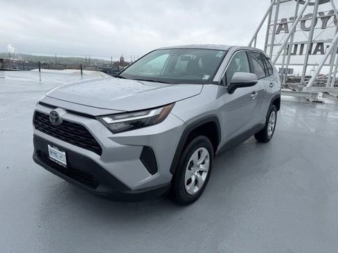 Used 2024 Toyota RAV4 LE AWD/4WD image 7
