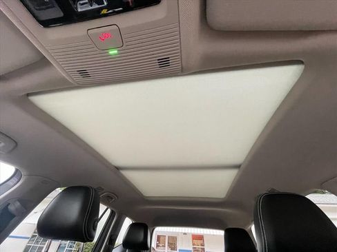 Used 2024 Volkswagen Atlas SE FWD image 16