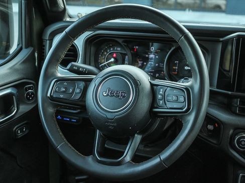 Used 2024 Jeep Wrangler Unlimited w/ Convenience Group AWD/4WD image 17