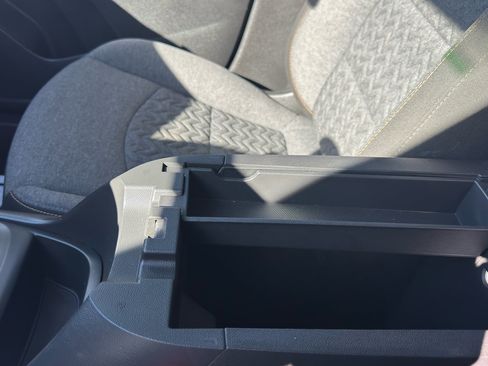 Used 2023 Chevrolet Equinox LT image 29