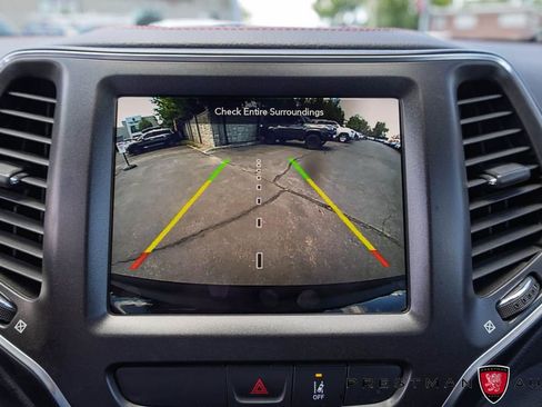 Used 2022 Jeep Cherokee Trailhawk w/ Sun, Sound & Nav Group AWD/4WD image 31