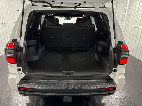 Used 2025 Toyota 4Runner SR5 AWD/4WD image 34