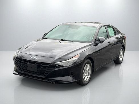 Used 2022 Hyundai Elantra SE image 2