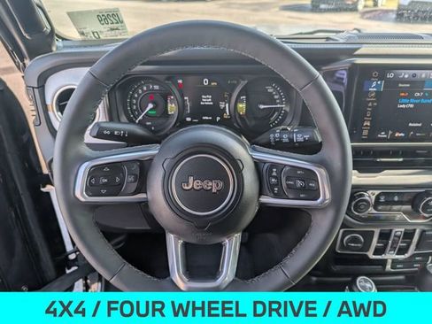 Used 2025 Jeep Wrangler Unlimited Sahara image 19