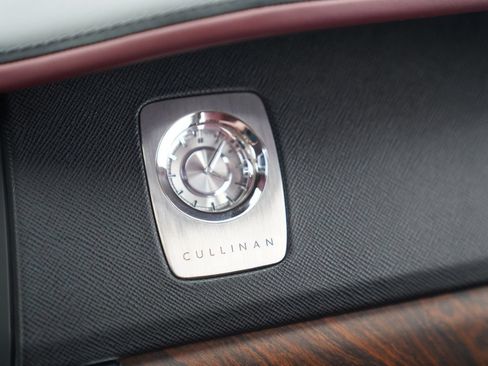 Certified 2020 Rolls-Royce Cullinan AWD/4WD image 28