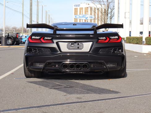 Used 2023 Chevrolet Corvette Z06 w/ Z07 Performance Package image 9
