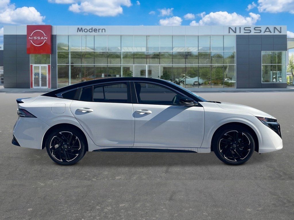 New 2027 Nissan Sentra SR w/ Floor Mat Package FWD image 6