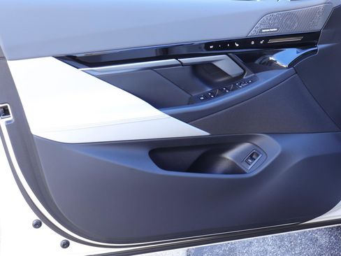 Used 2025 BMW 530i image 10