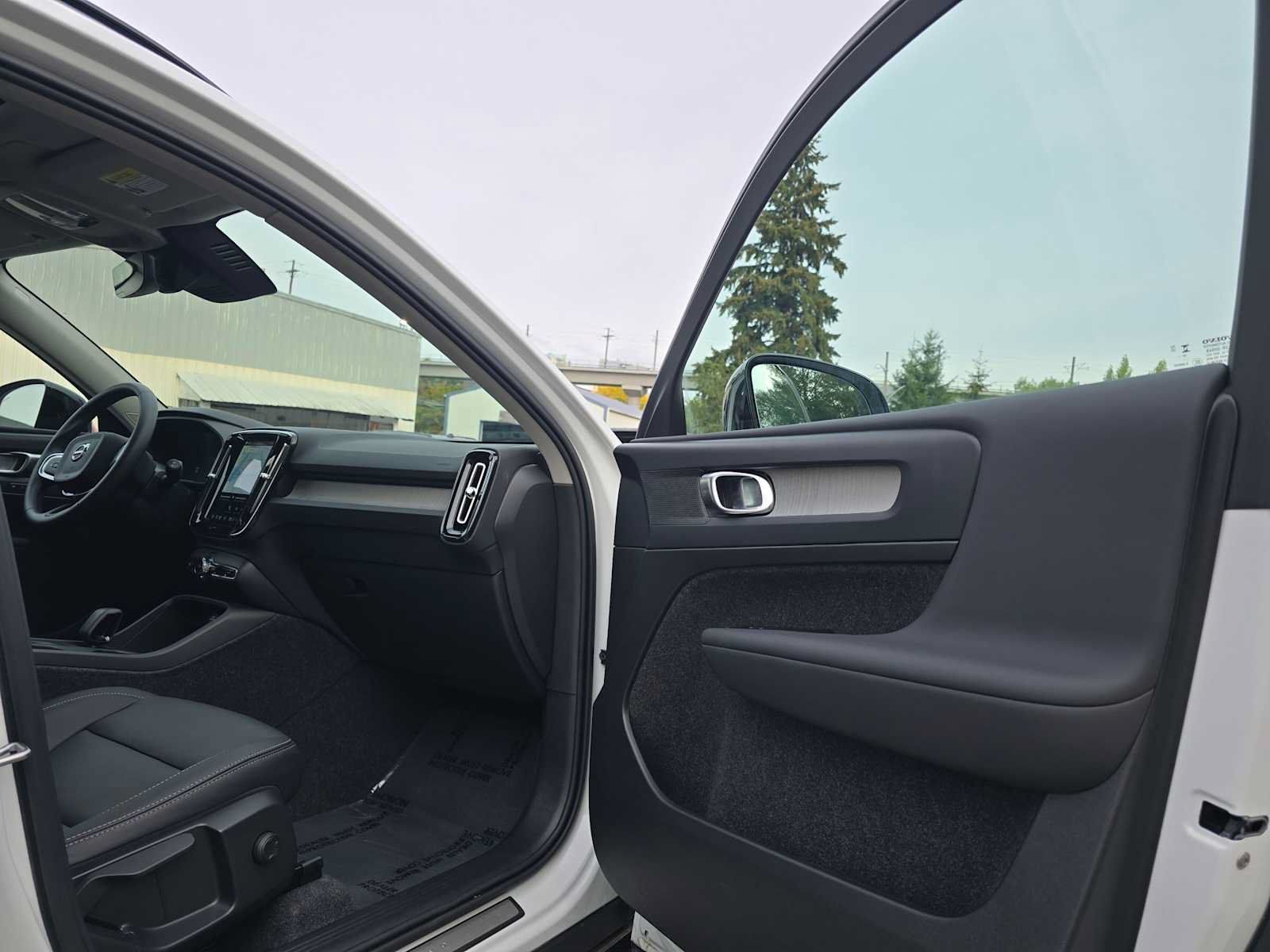 Used 2026 Volvo XC40 B5 Core w/ Climate Package AWD/4WD image 11