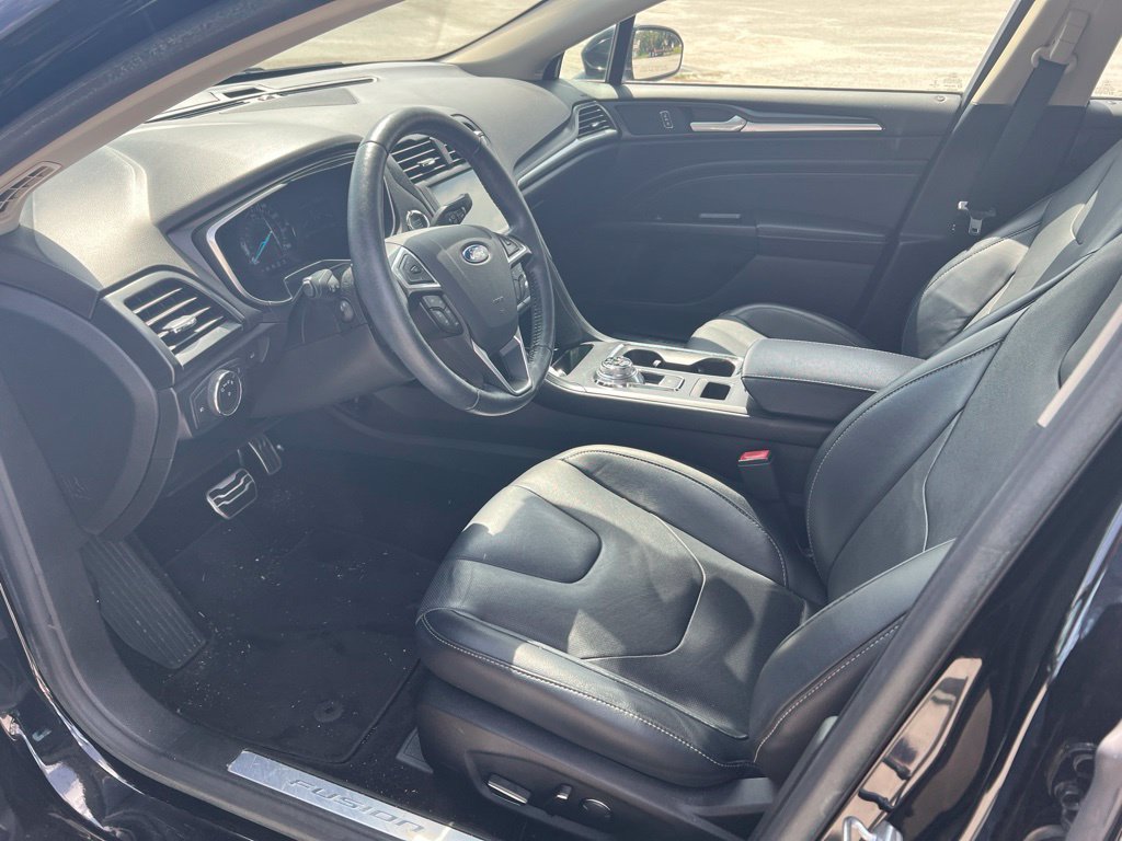 Used 2017 Ford Fusion Titanium FWD image 9