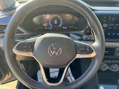 Certified 2023 Volkswagen Taos SE w/ Panoramic Sunroof Package image 18