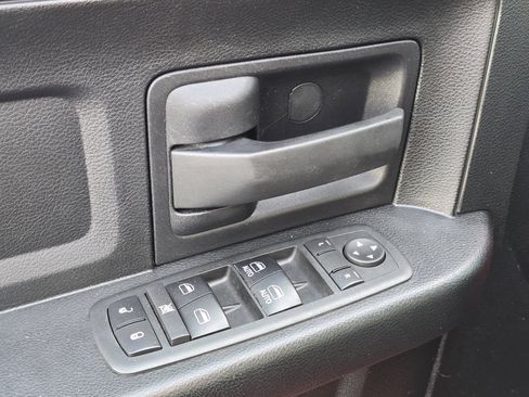 Used 2018 RAM 1500 Express w/ Express Value Package image 31