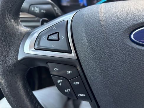 Used 2017 Ford Fusion SE w/ Fusion SE Technology Package FWD image 15