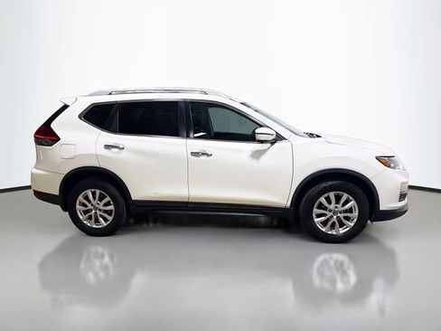 Used 2017 Nissan Rogue SV w/ SV Premium Package AWD/4WD image 6