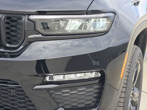New 2025 Jeep Grand Cherokee Limited w/ Black Appearance Package image 7
