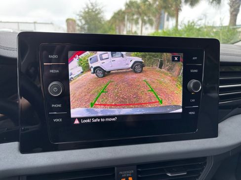 Used 2025 Volkswagen Jetta SE image 20