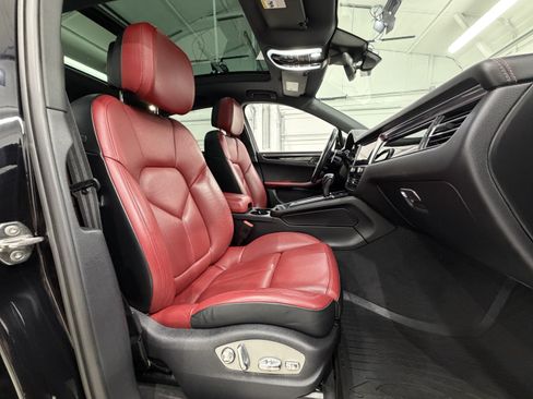 Certified 2023 Porsche Macan S AWD/4WD image 23