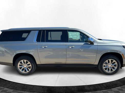 New 2026 Chevrolet Suburban Premier image 7