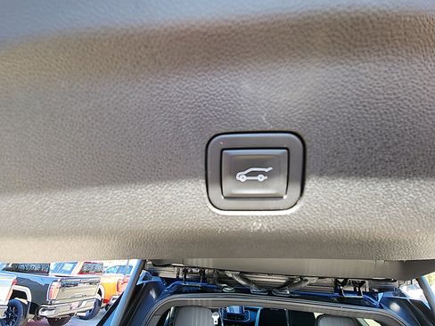 Certified 2024 Chevrolet Tahoe Z71 w/ Luxury Package image 36