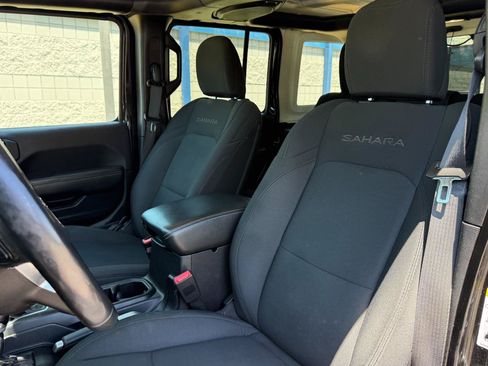 Used 2018 Jeep Wrangler Unlimited Sahara AWD/4WD image 22