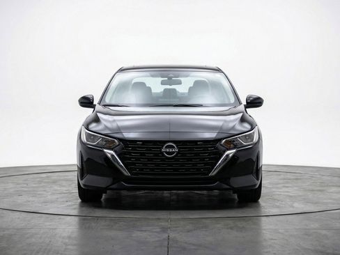 Used 2025 Nissan Sentra SV image 2