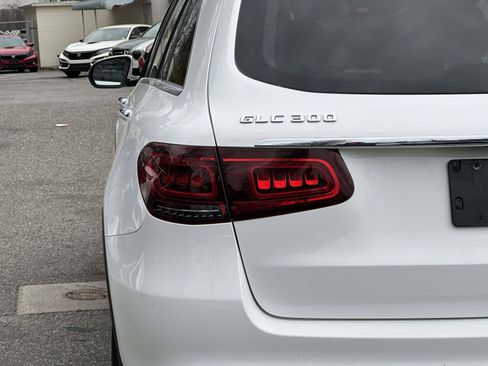 Used 2020 Mercedes-Benz GLC 300 4MATIC w/ Multimedia Package image 12