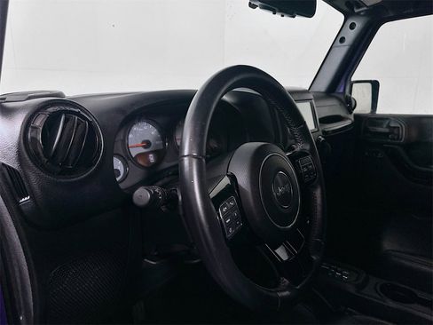 Used 2017 Jeep Wrangler Unlimited Sahara image 9