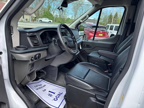 Used 2025 Ford Transit 250 148 Medium Roof RWD image 9